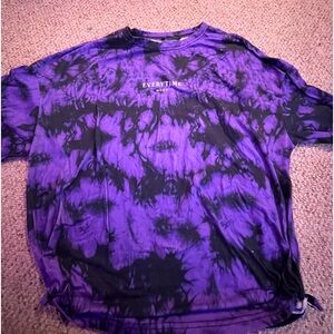 Purple shirt with sides tied cute! 💜